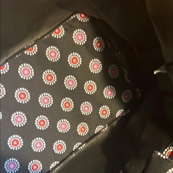 Vera Bradley Black and Pink Floral Weekender Bag with shoulder strap - Picture 5 of 6